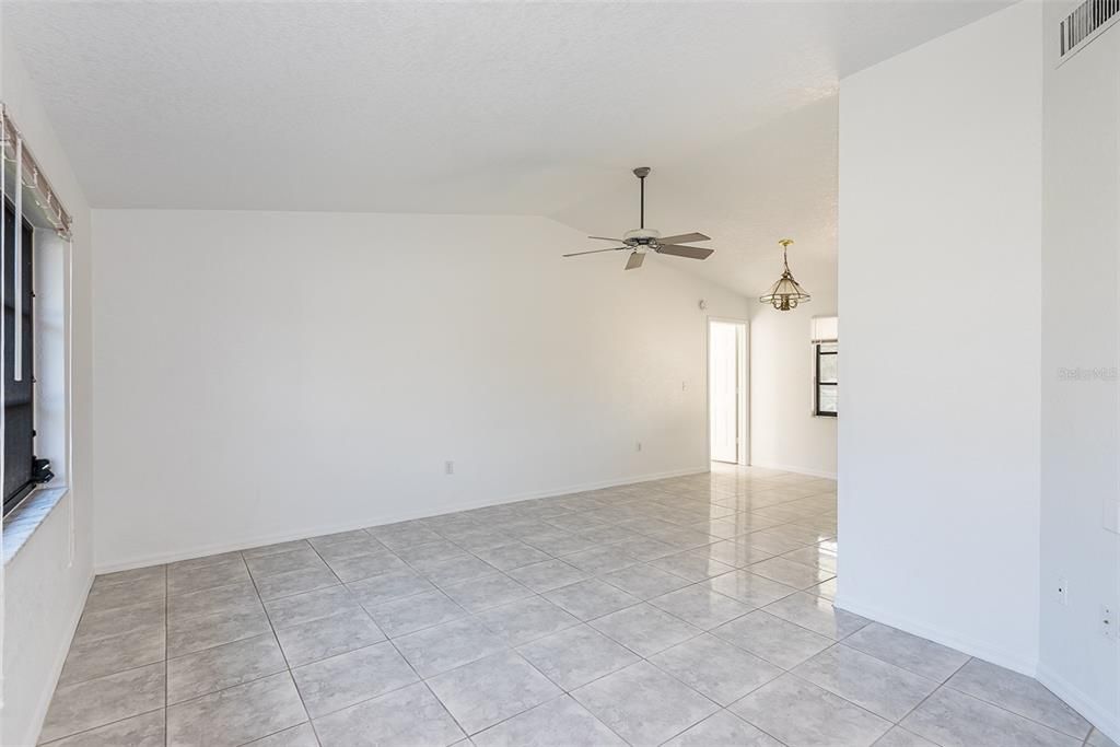 En Renta: $1,995 (3 camas, 2 baños, 1695 Pies cuadrados)