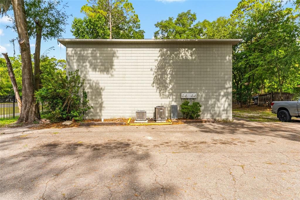 For Sale: $440,000 (8 beds, 0 baths, 3902 Square Feet)