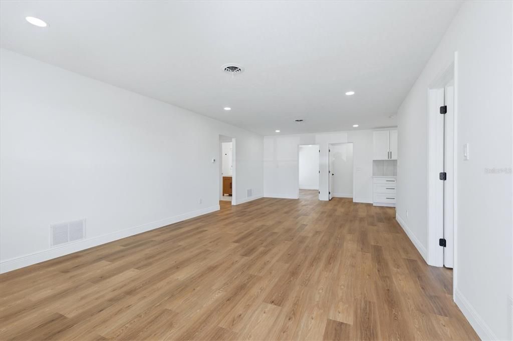 На продажу: $465,000 (4 спален, 2 ванн, 1794 Квадратных фут)
