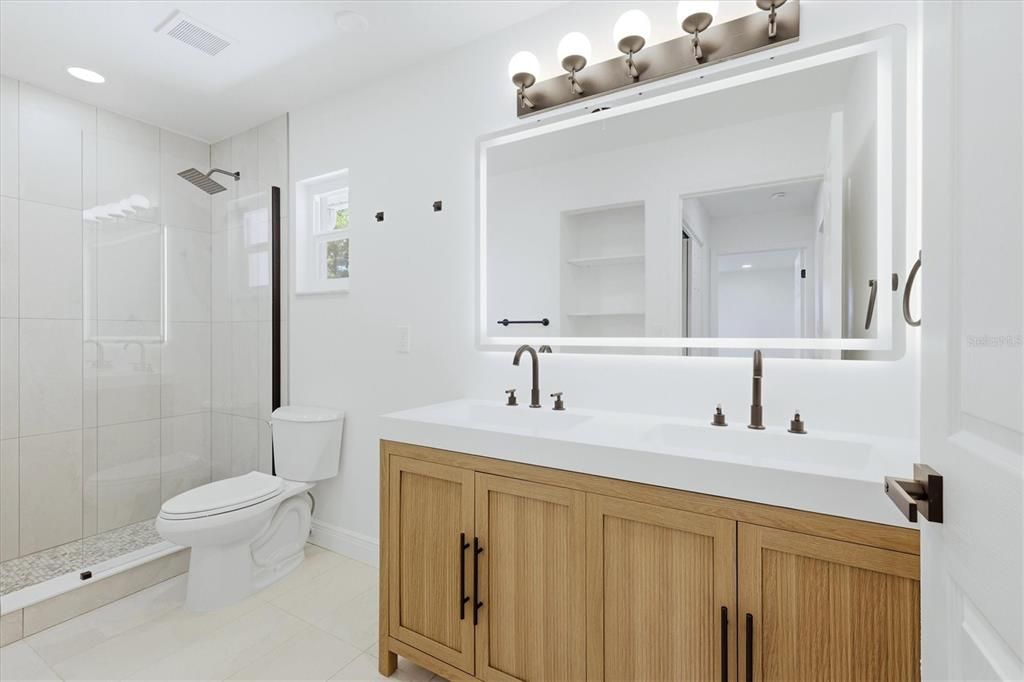 На продажу: $465,000 (4 спален, 2 ванн, 1794 Квадратных фут)