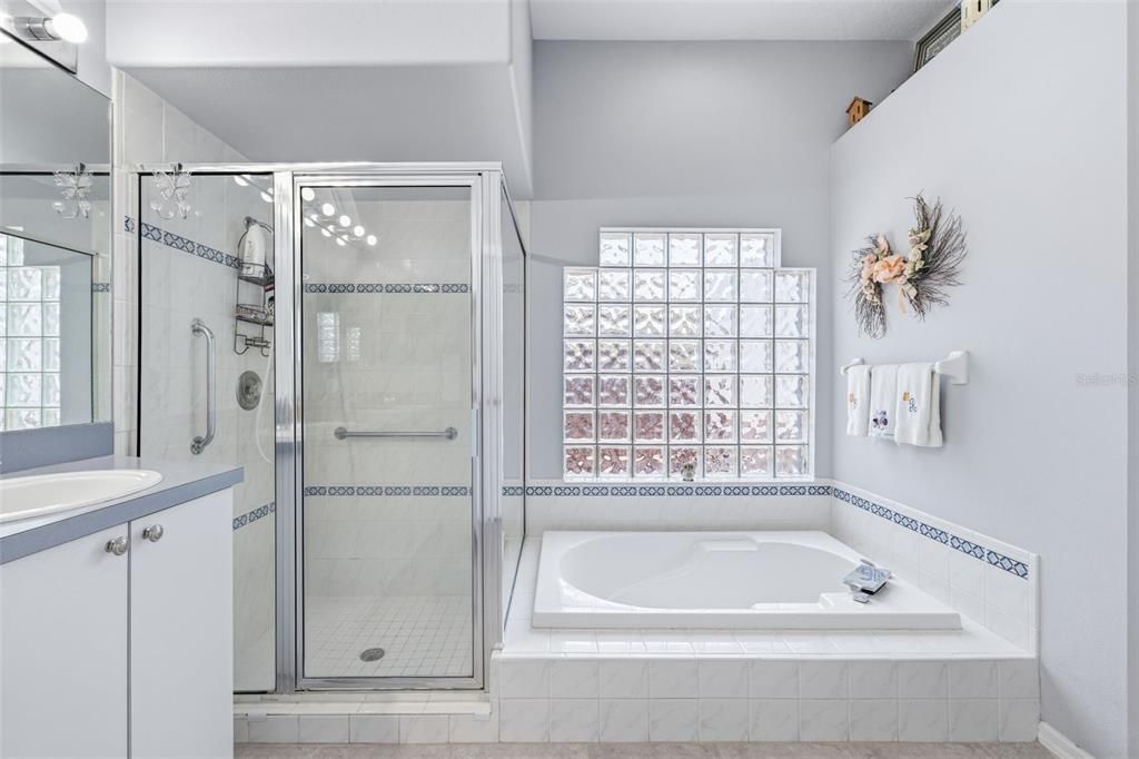 En Venta: $679,900 (4 camas, 3 baños, 2513 Pies cuadrados)
