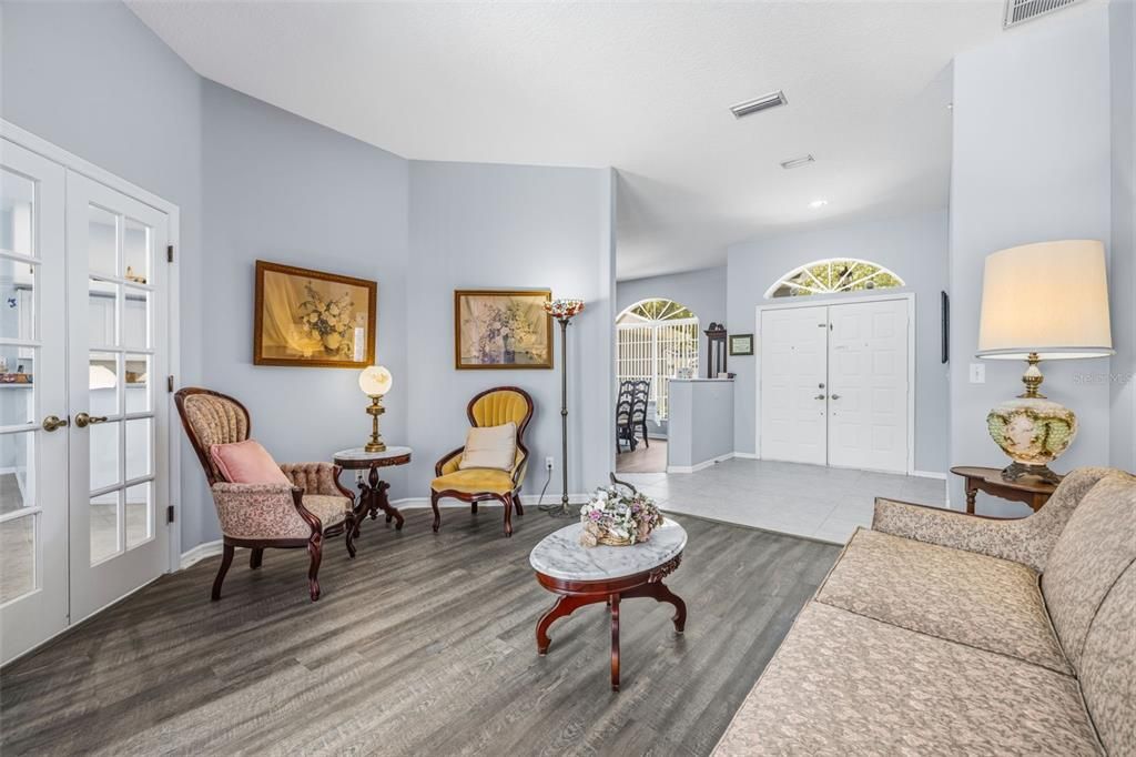 En Venta: $679,900 (4 camas, 3 baños, 2513 Pies cuadrados)