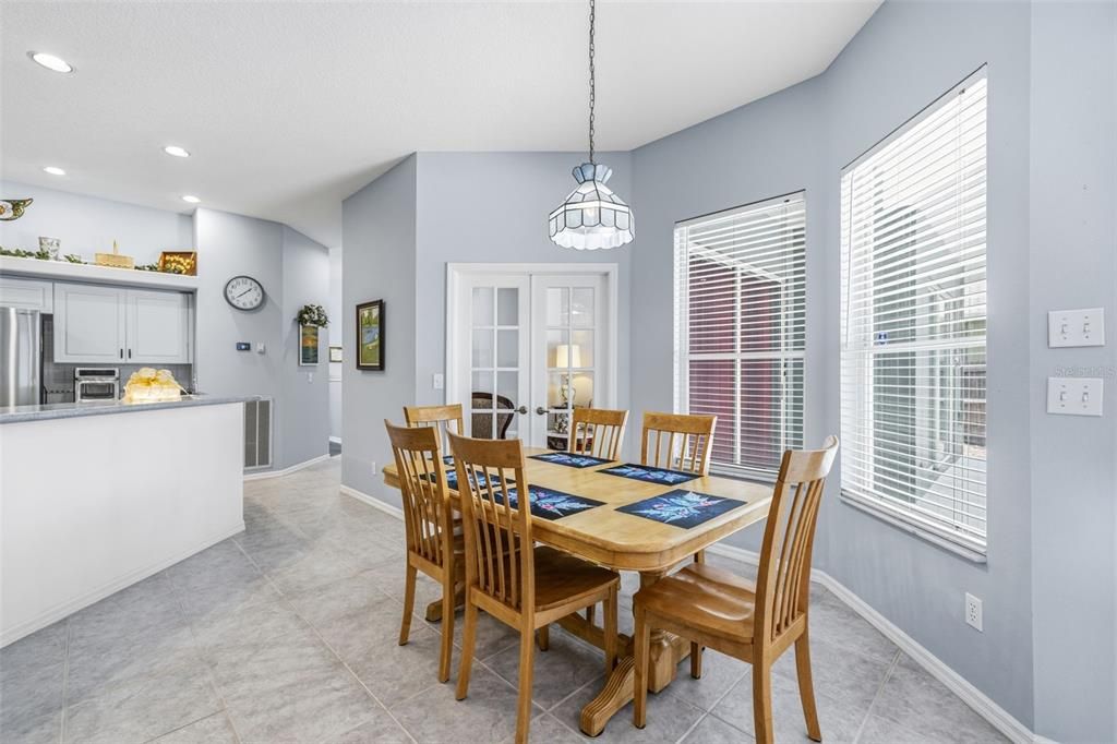 En Venta: $679,900 (4 camas, 3 baños, 2513 Pies cuadrados)
