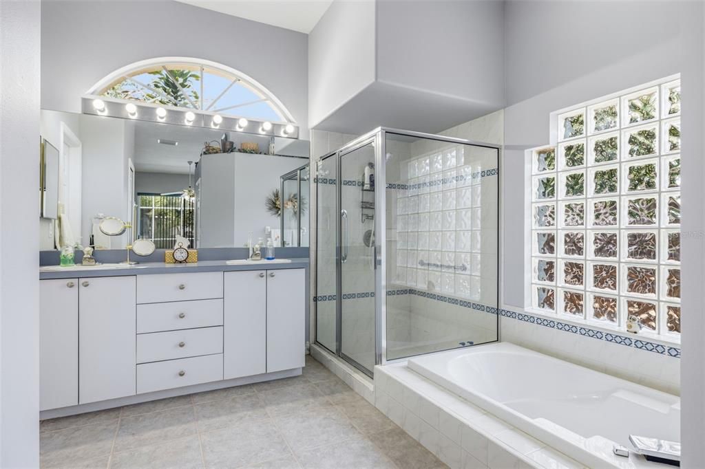 En Venta: $679,900 (4 camas, 3 baños, 2513 Pies cuadrados)