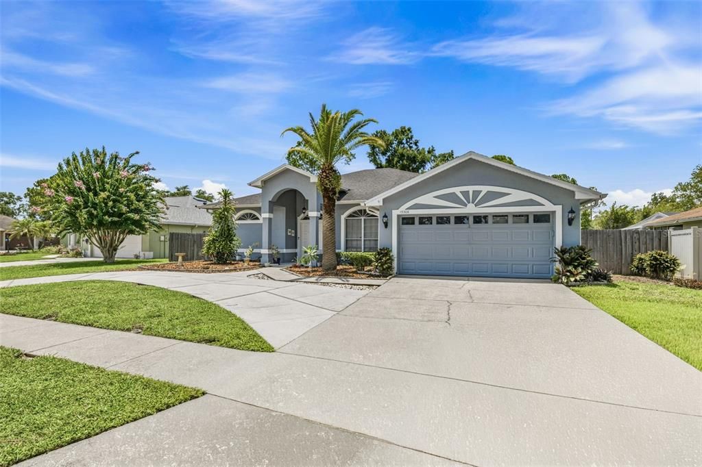 En Venta: $679,900 (4 camas, 3 baños, 2513 Pies cuadrados)