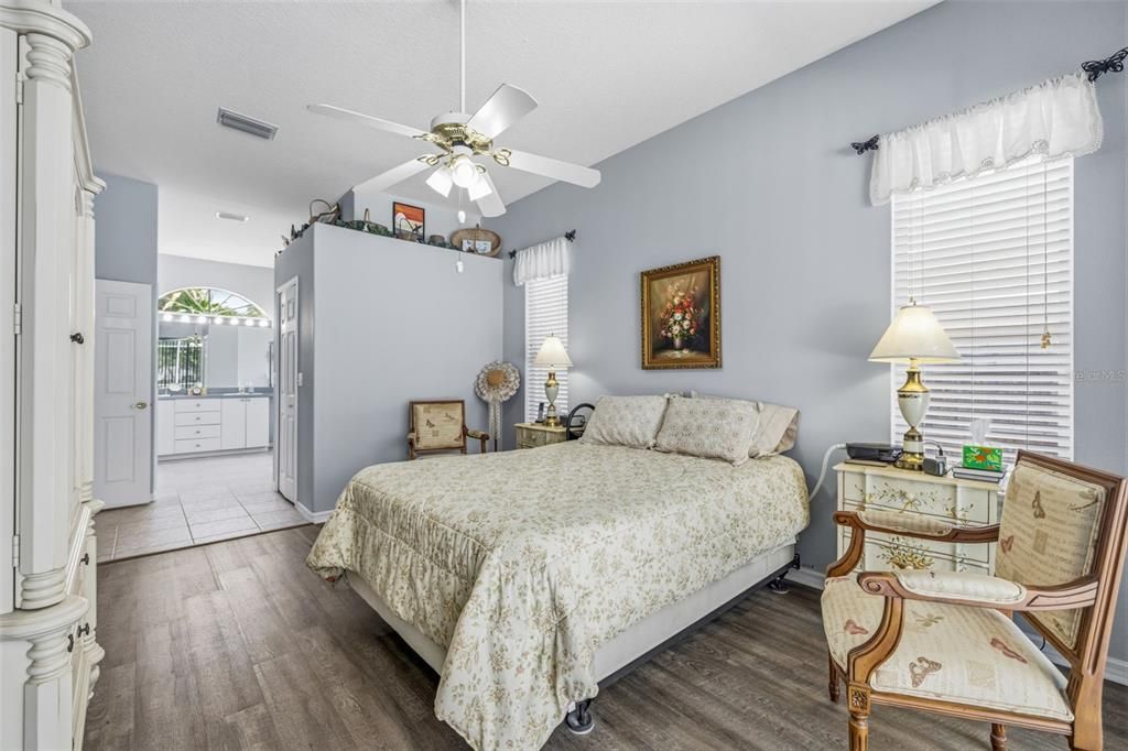 En Venta: $679,900 (4 camas, 3 baños, 2513 Pies cuadrados)
