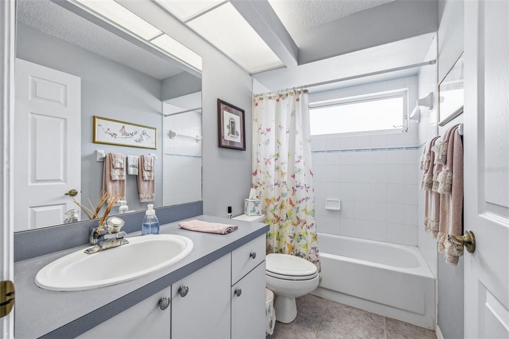En Venta: $679,900 (4 camas, 3 baños, 2513 Pies cuadrados)