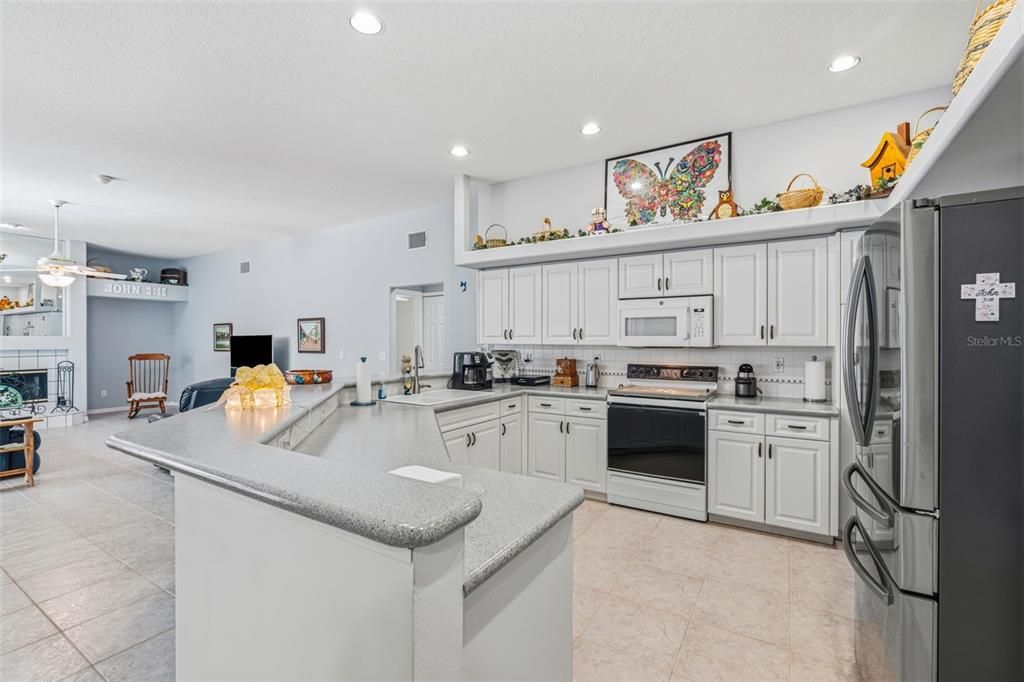 En Venta: $679,900 (4 camas, 3 baños, 2513 Pies cuadrados)