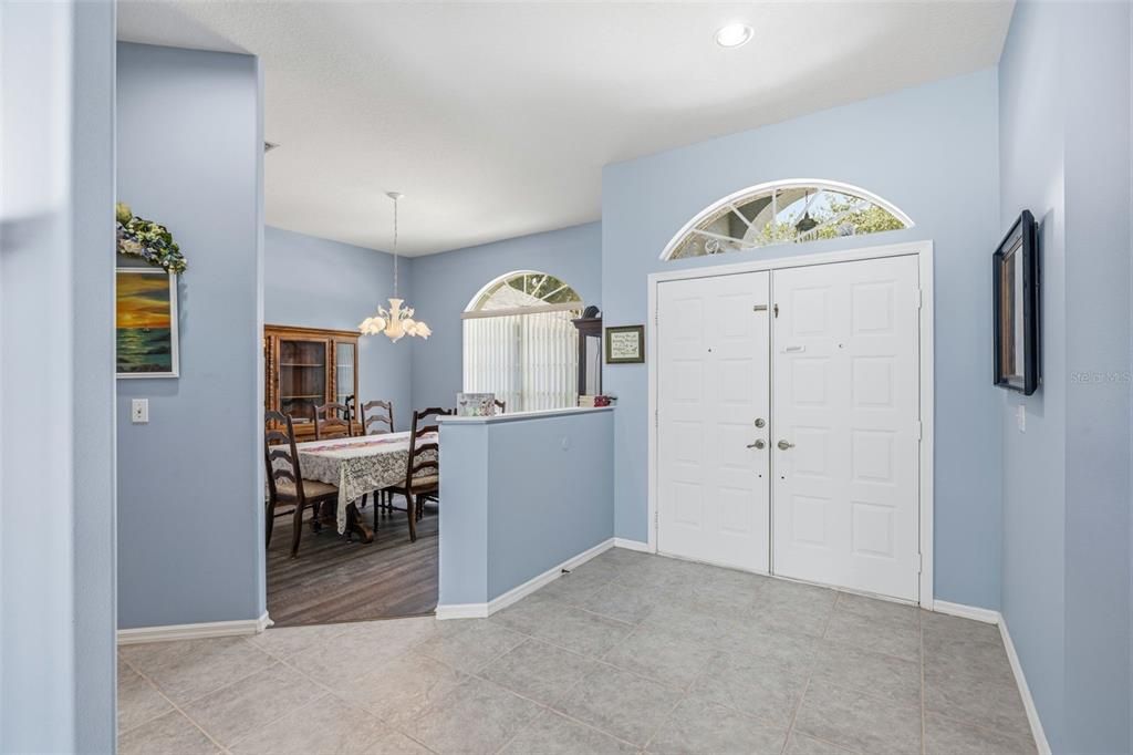 En Venta: $679,900 (4 camas, 3 baños, 2513 Pies cuadrados)