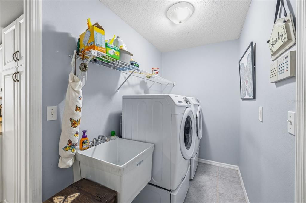 En Venta: $679,900 (4 camas, 3 baños, 2513 Pies cuadrados)
