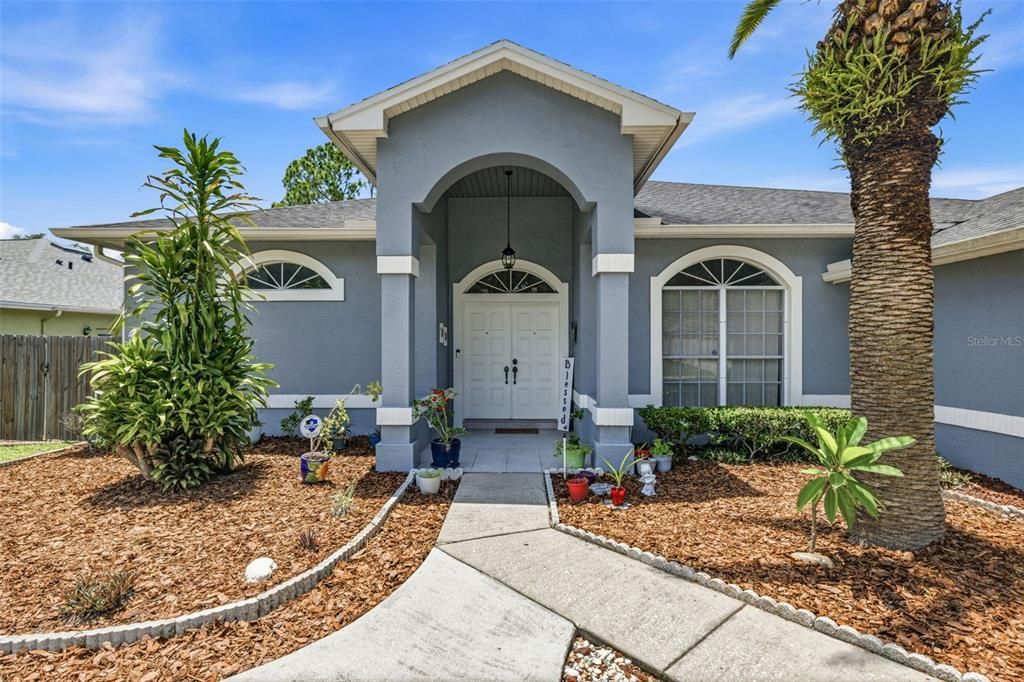 En Venta: $679,900 (4 camas, 3 baños, 2513 Pies cuadrados)