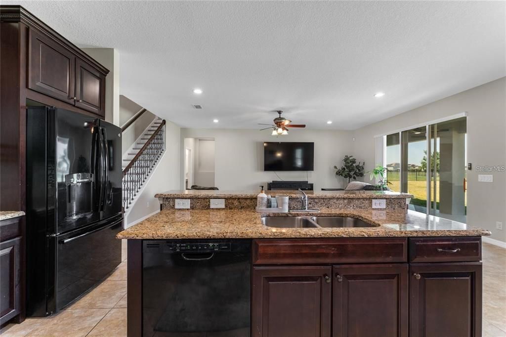 En Venta: $850,000 (5 camas, 3 baños, 3300 Pies cuadrados)