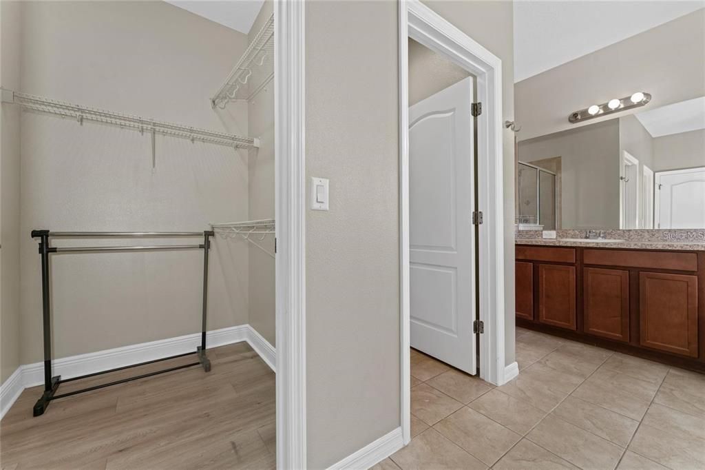 En Venta: $850,000 (5 camas, 3 baños, 3300 Pies cuadrados)
