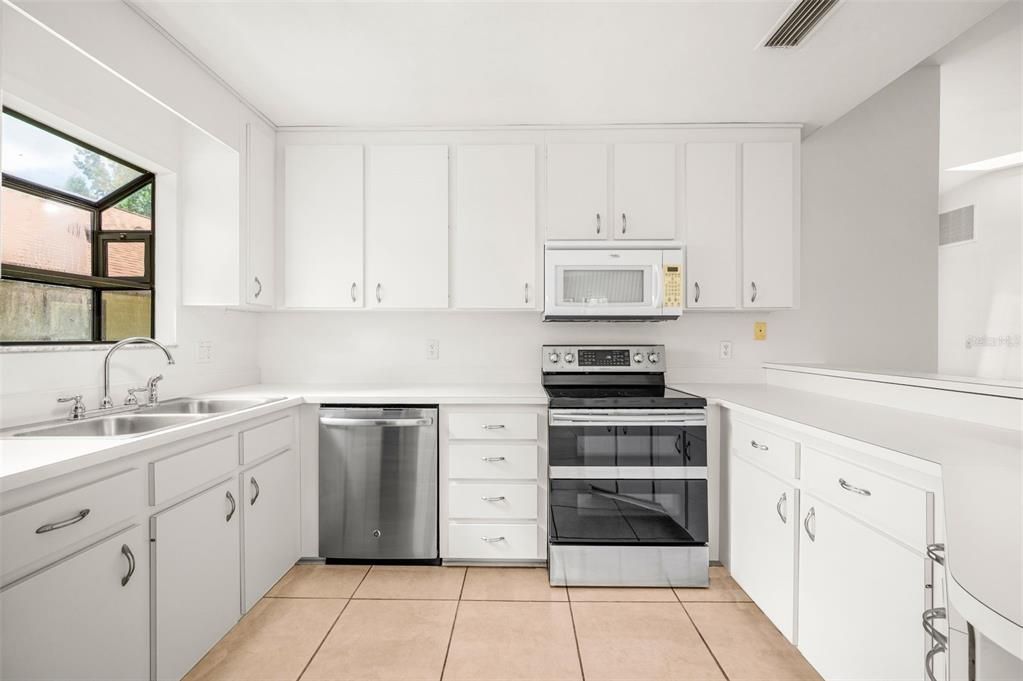 For Sale: $320,000 (3 beds, 2 baths, 1420 Square Feet)