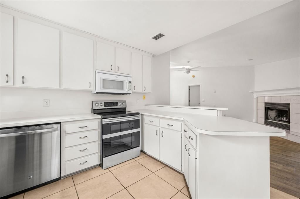 For Sale: $320,000 (3 beds, 2 baths, 1420 Square Feet)