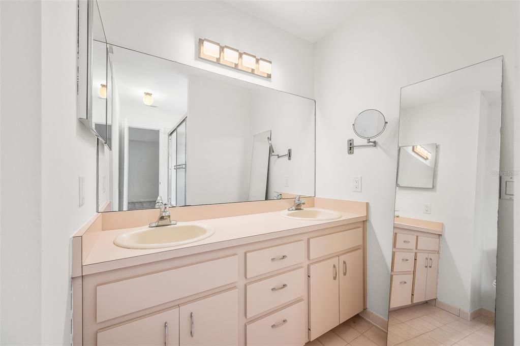For Sale: $320,000 (3 beds, 2 baths, 1420 Square Feet)