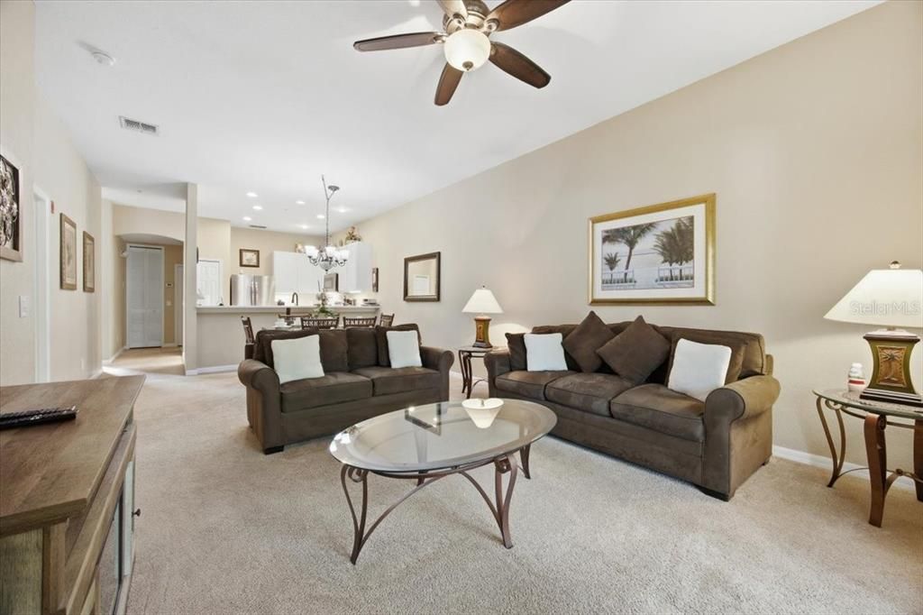 На продажу: $195,000 (2 спален, 2 ванн, 1173 Квадратных фут)