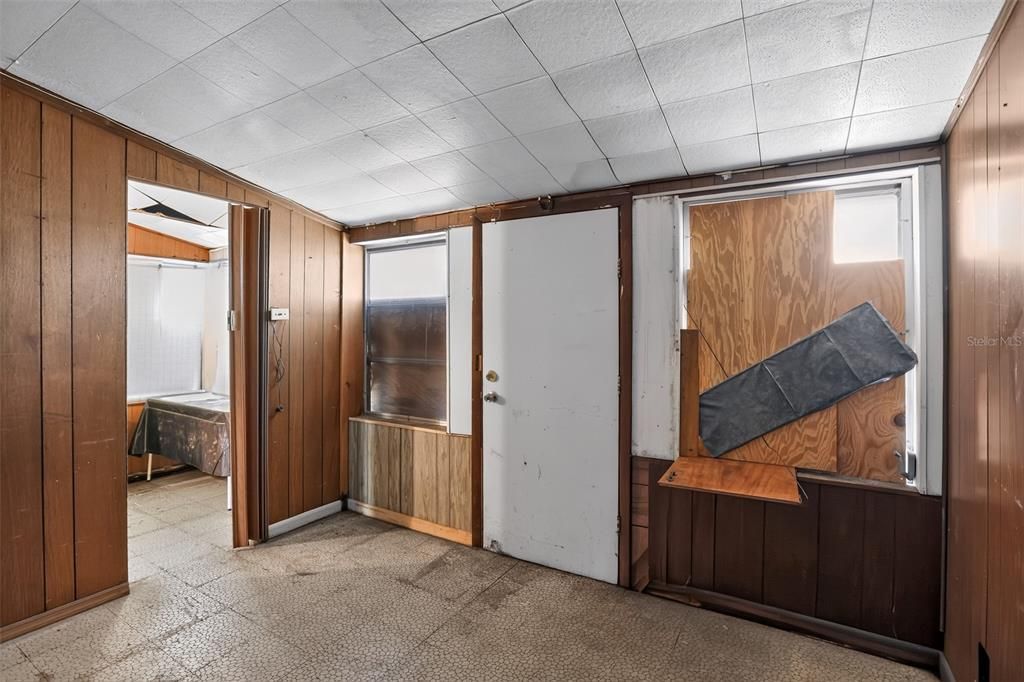 На продажу: $250,000 (3 спален, 1 ванн, 1201 Квадратных фут)