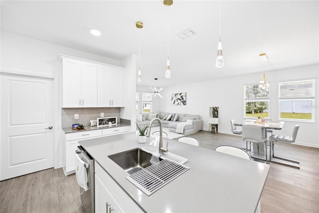 На продажу: $499,990 (4 спален, 3 ванн, 2151 Квадратных фут)