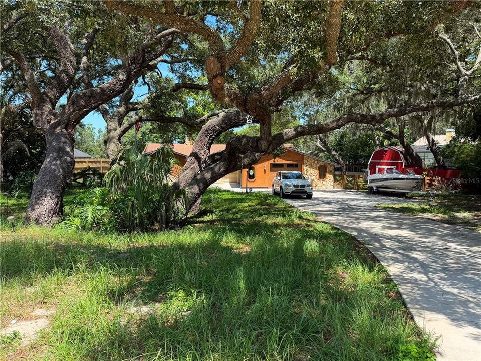 For Sale: $300,000 (2 beds, 2 baths, 1443 Square Feet)