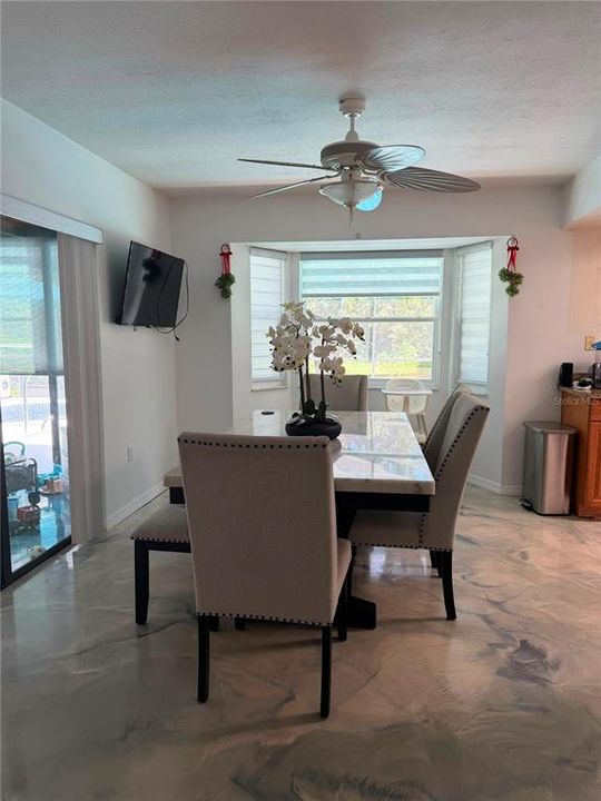For Sale: $300,000 (2 beds, 2 baths, 1443 Square Feet)