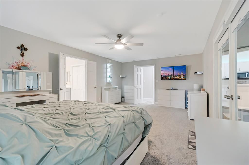 En Venta: $649,000 (4 camas, 2 baños, 2472 Pies cuadrados)