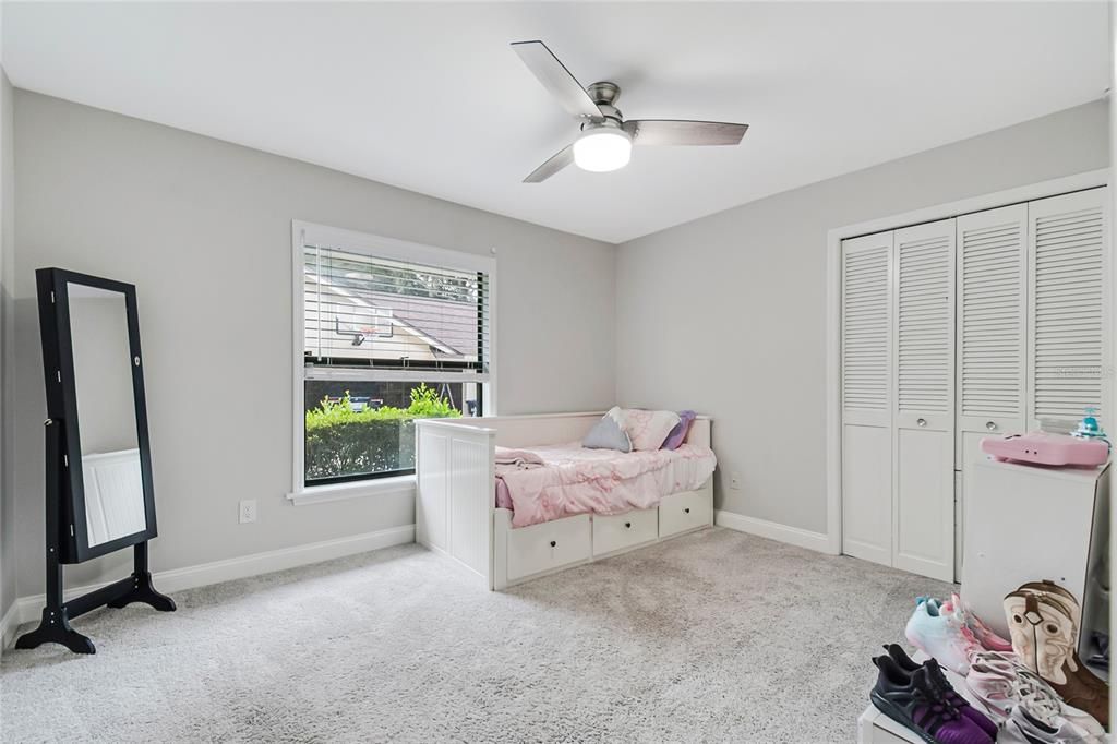 En Venta: $649,000 (4 camas, 2 baños, 2472 Pies cuadrados)