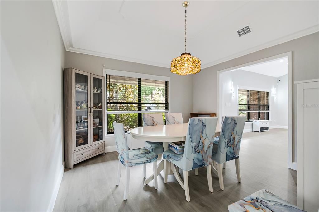 En Venta: $649,000 (4 camas, 2 baños, 2472 Pies cuadrados)