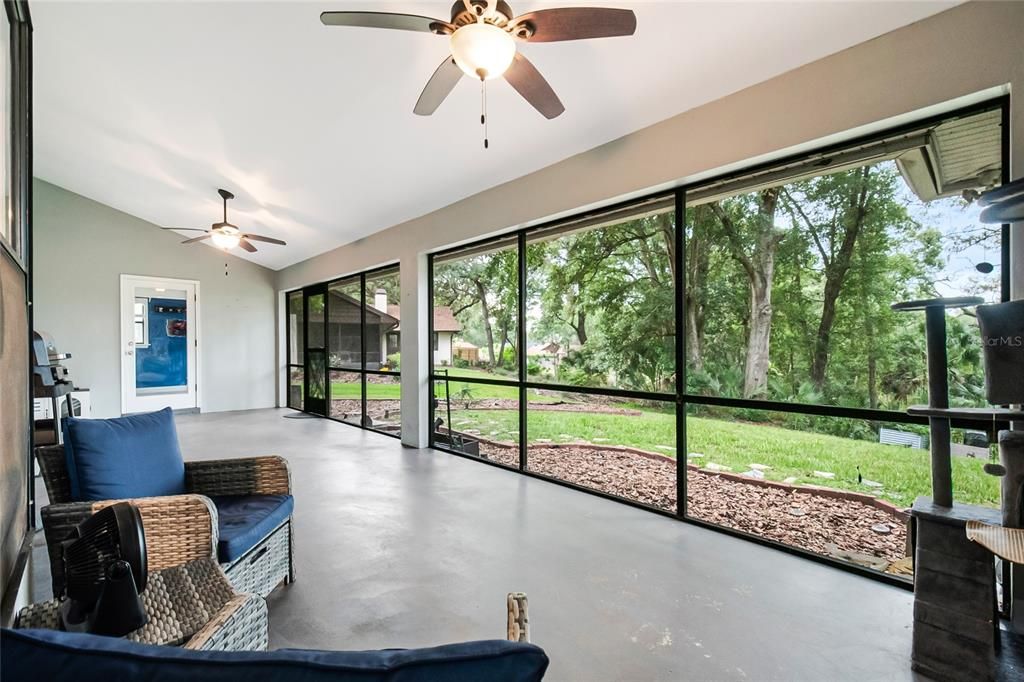 En Venta: $649,000 (4 camas, 2 baños, 2472 Pies cuadrados)