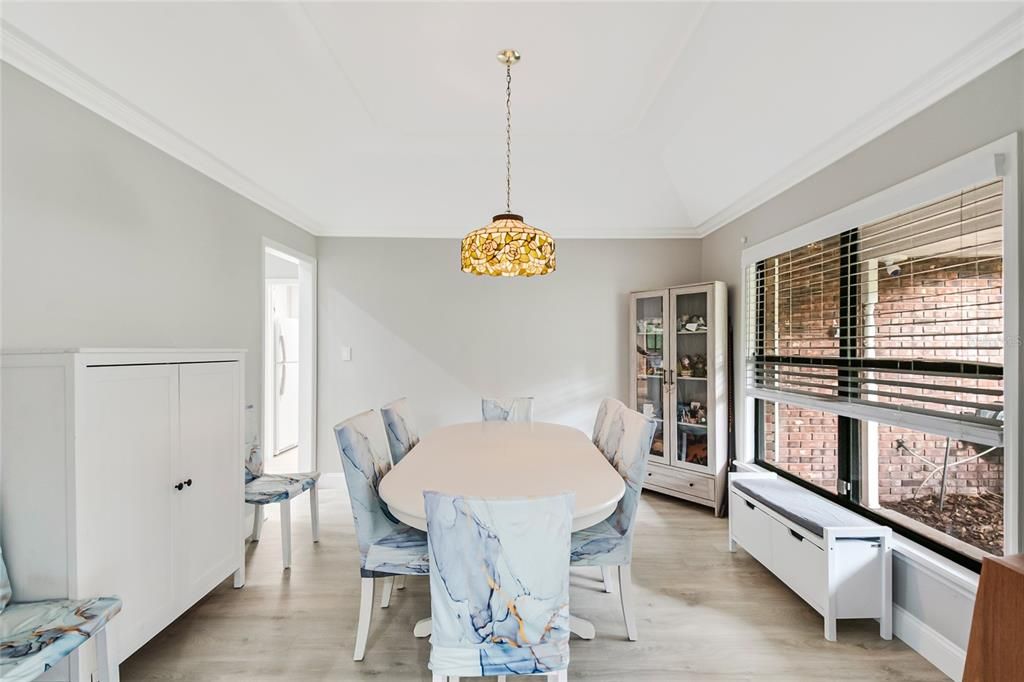 En Venta: $649,000 (4 camas, 2 baños, 2472 Pies cuadrados)