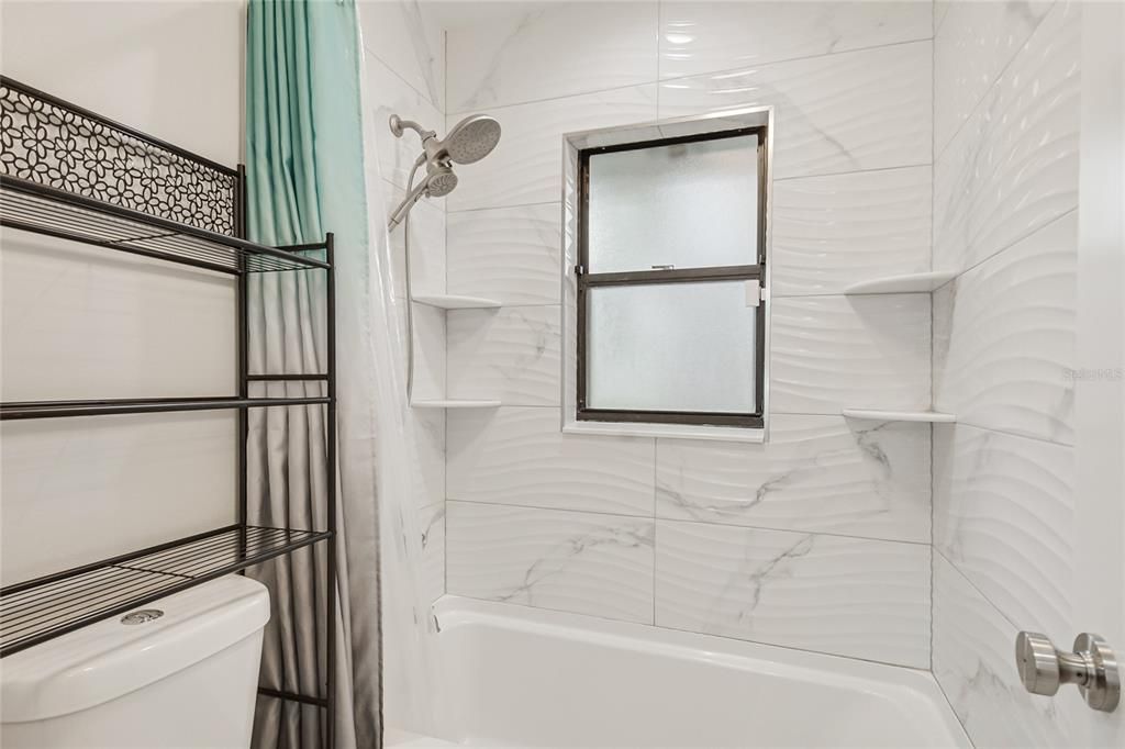 En Venta: $649,000 (4 camas, 2 baños, 2472 Pies cuadrados)