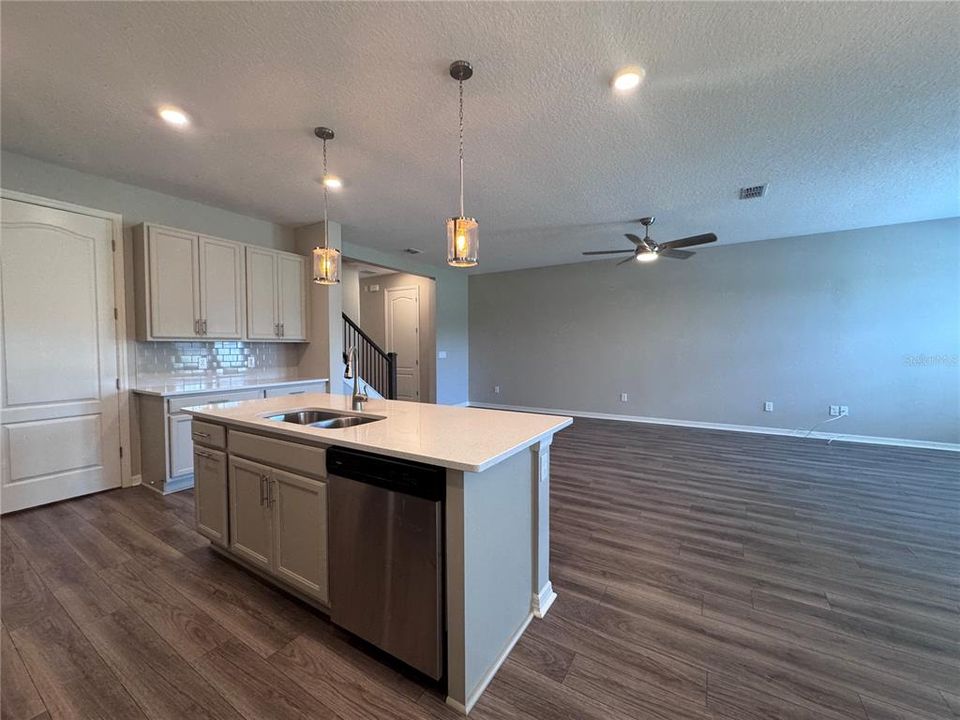 В аренду: $2,695 (3 спален, 2 ванн, 2206 Квадратных фут)