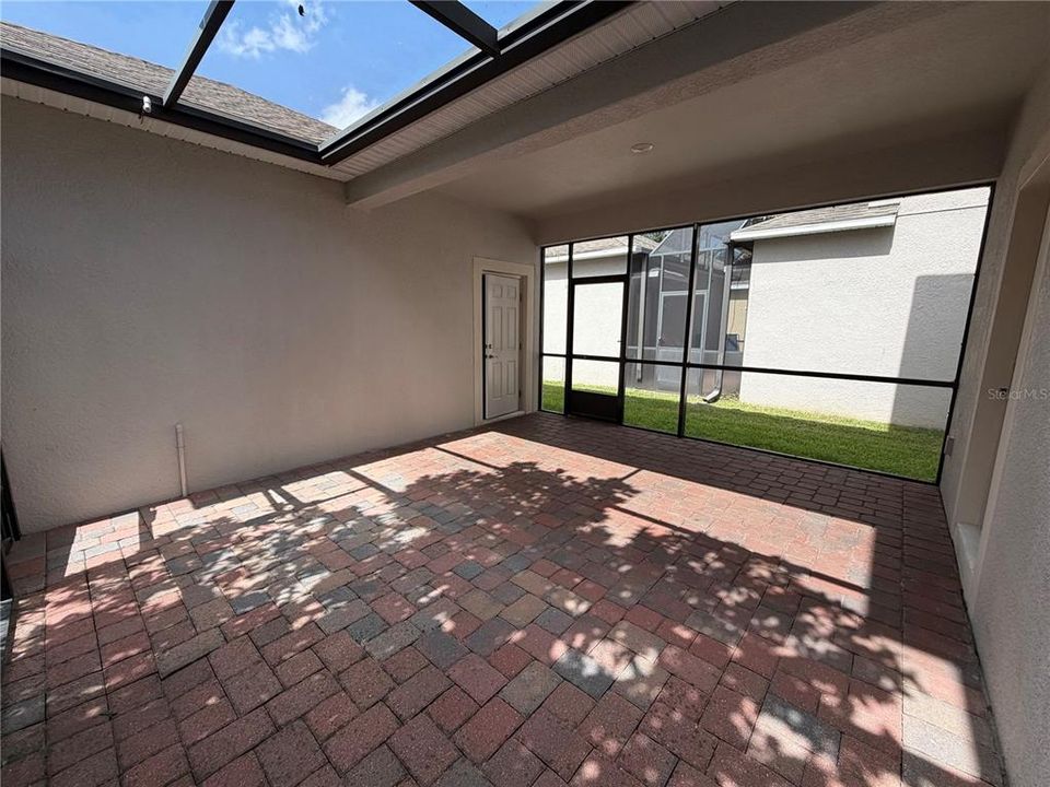 For Rent: $2,950 (3 beds, 2 baths, 1973 Square Feet)