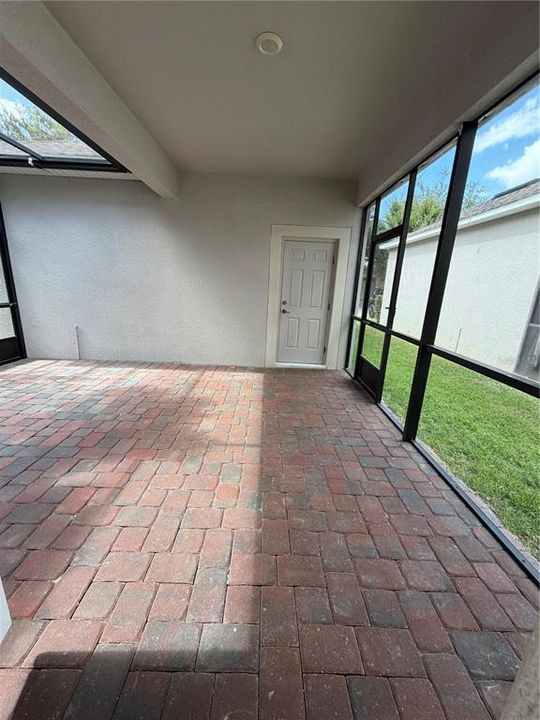 For Rent: $2,950 (3 beds, 2 baths, 1973 Square Feet)