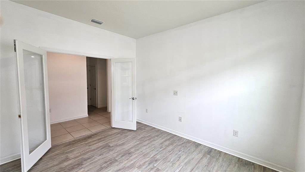 Под контрактом: $299,999 (3 спален, 2 ванн, 1822 Квадратных фут)