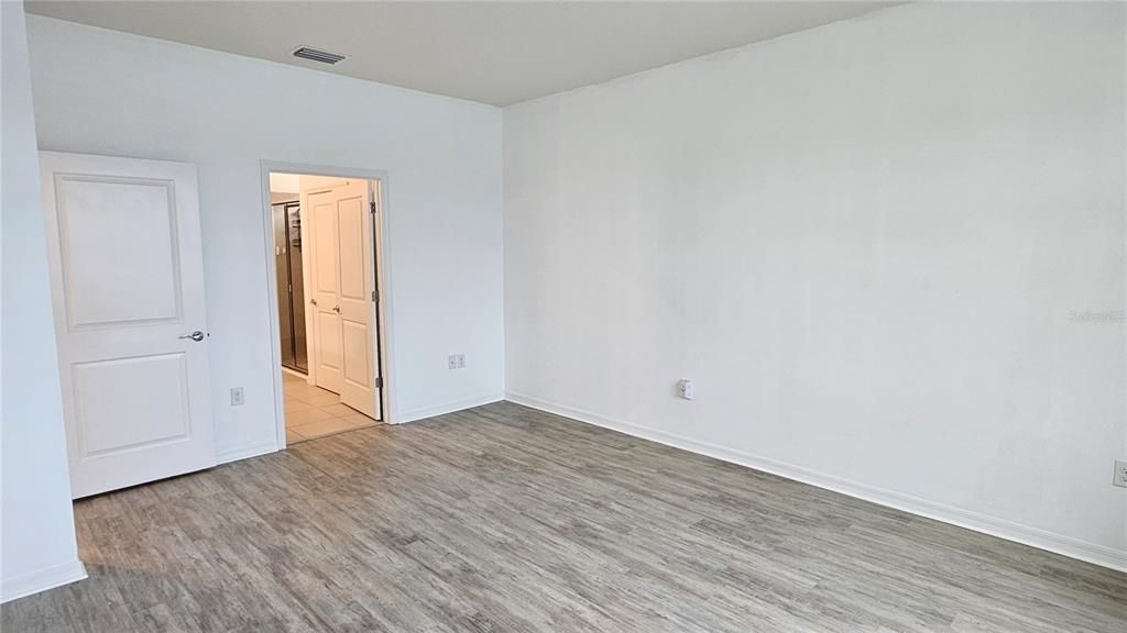 Под контрактом: $299,999 (3 спален, 2 ванн, 1822 Квадратных фут)