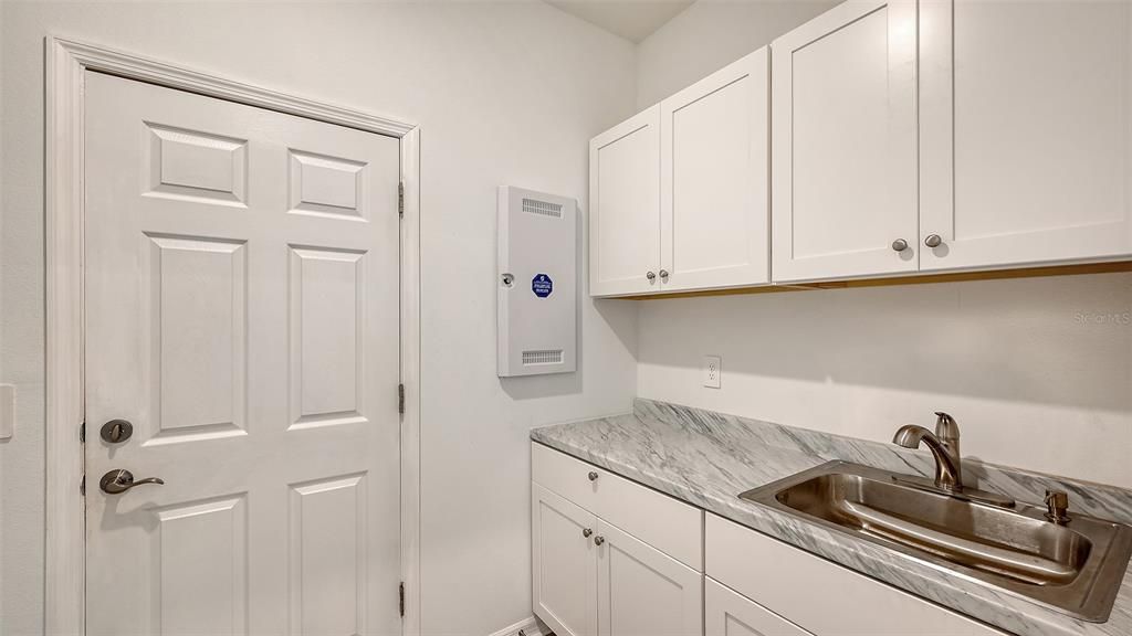 For Rent: $3,200 (3 beds, 2 baths, 2524 Square Feet)