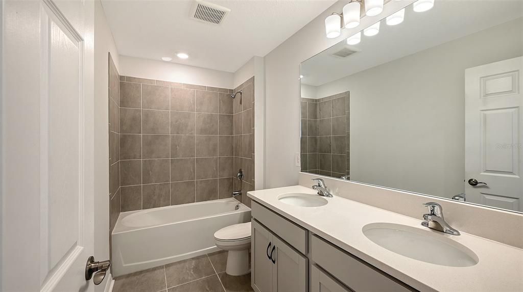 For Rent: $3,200 (3 beds, 2 baths, 2524 Square Feet)