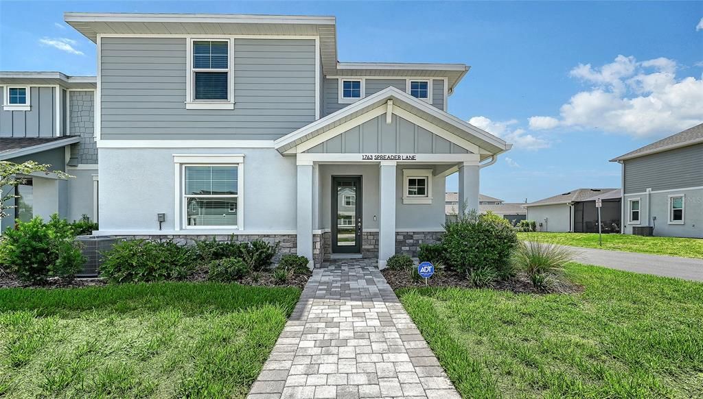 For Rent: $3,200 (3 beds, 2 baths, 2524 Square Feet)