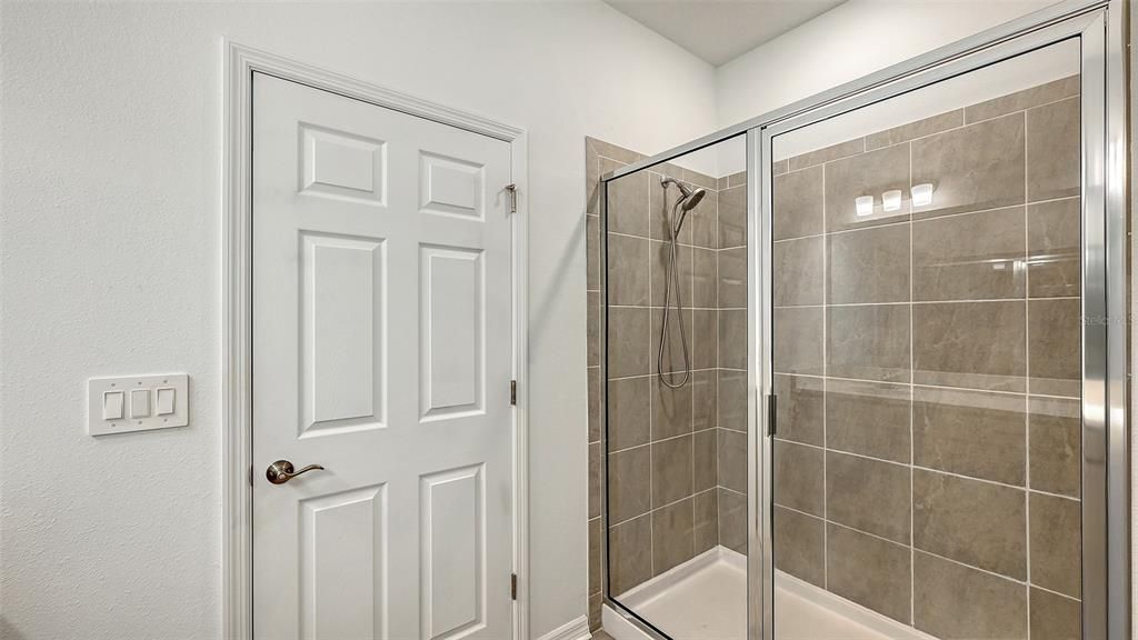 For Rent: $3,200 (3 beds, 2 baths, 2524 Square Feet)