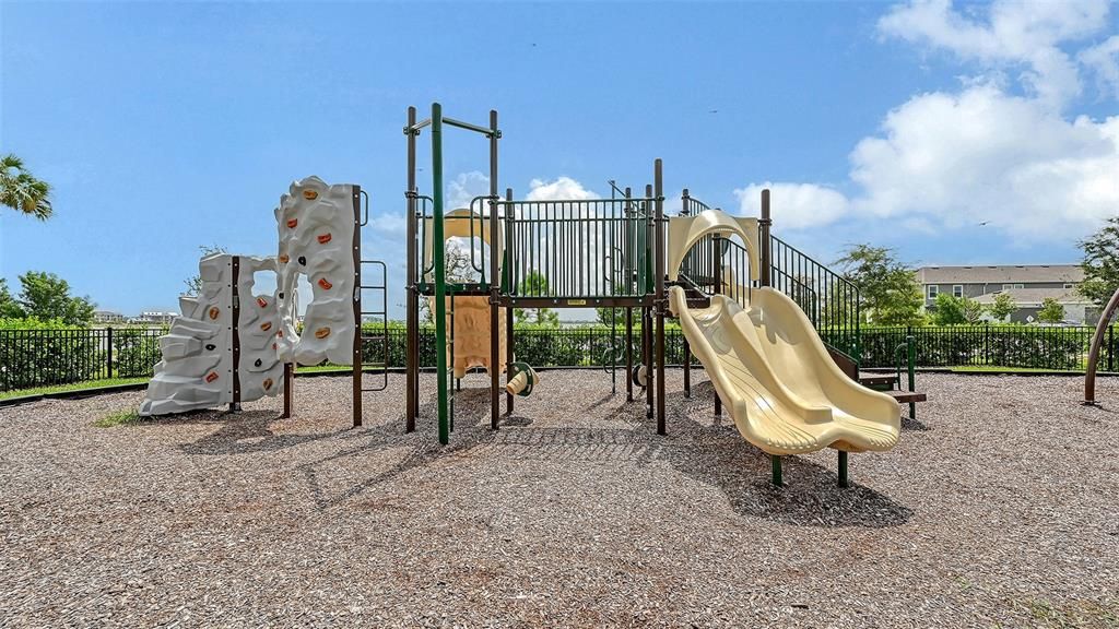 For Rent: $3,200 (3 beds, 2 baths, 2524 Square Feet)