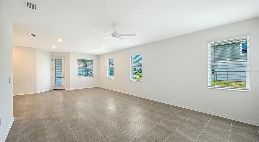 For Rent: $3,200 (3 beds, 2 baths, 2524 Square Feet)