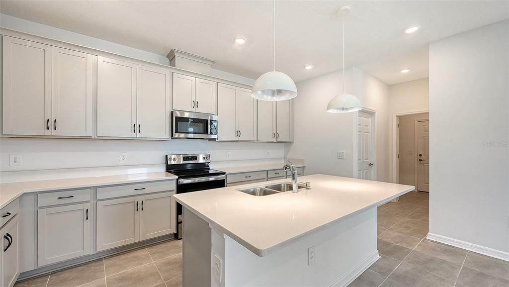 For Rent: $3,200 (3 beds, 2 baths, 2524 Square Feet)