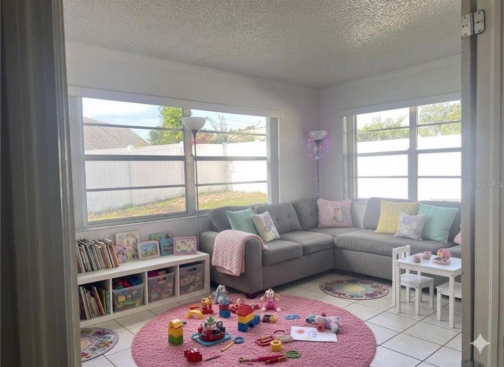 For Sale: $279,900 (3 beds, 2 baths, 1204 Square Feet)