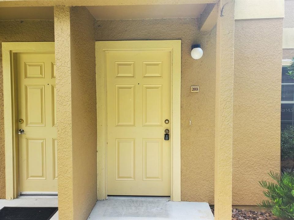 For Rent: $1,600 (3 beds, 2 baths, 1097 Square Feet)