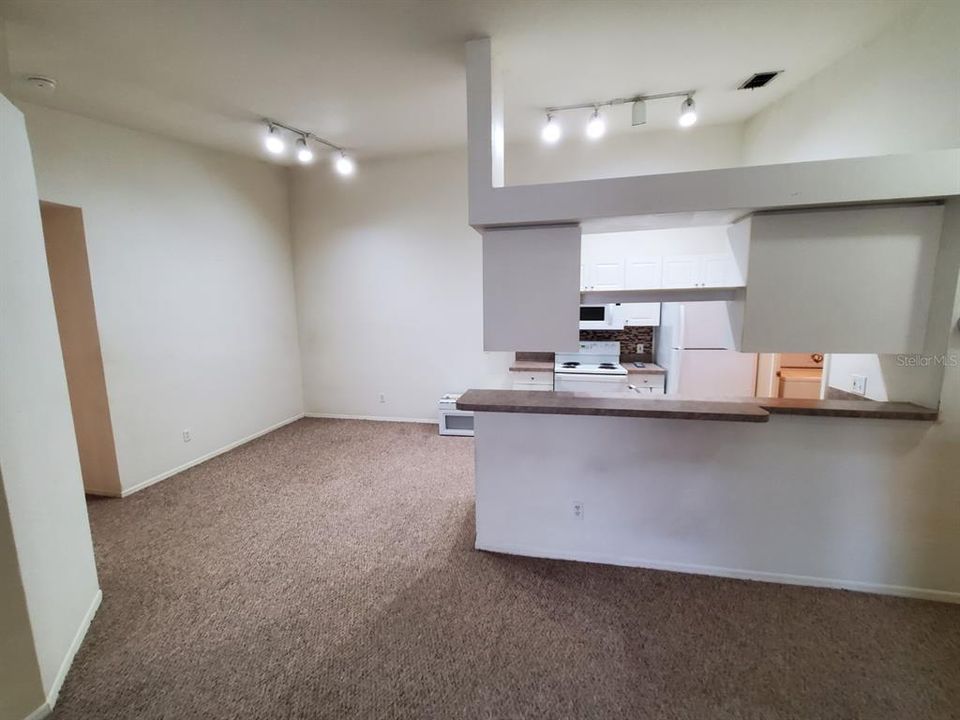 For Rent: $1,600 (3 beds, 2 baths, 1097 Square Feet)