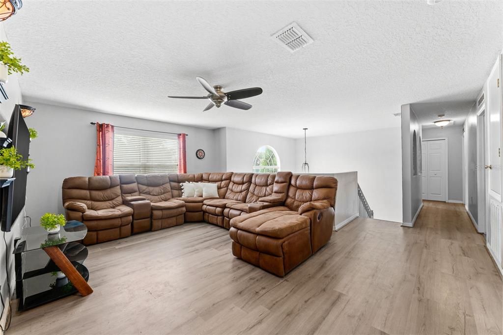 En Venta: $419,000 (5 camas, 2 baños, 3072 Pies cuadrados)