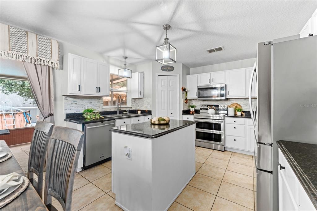 En Venta: $419,000 (5 camas, 2 baños, 3072 Pies cuadrados)