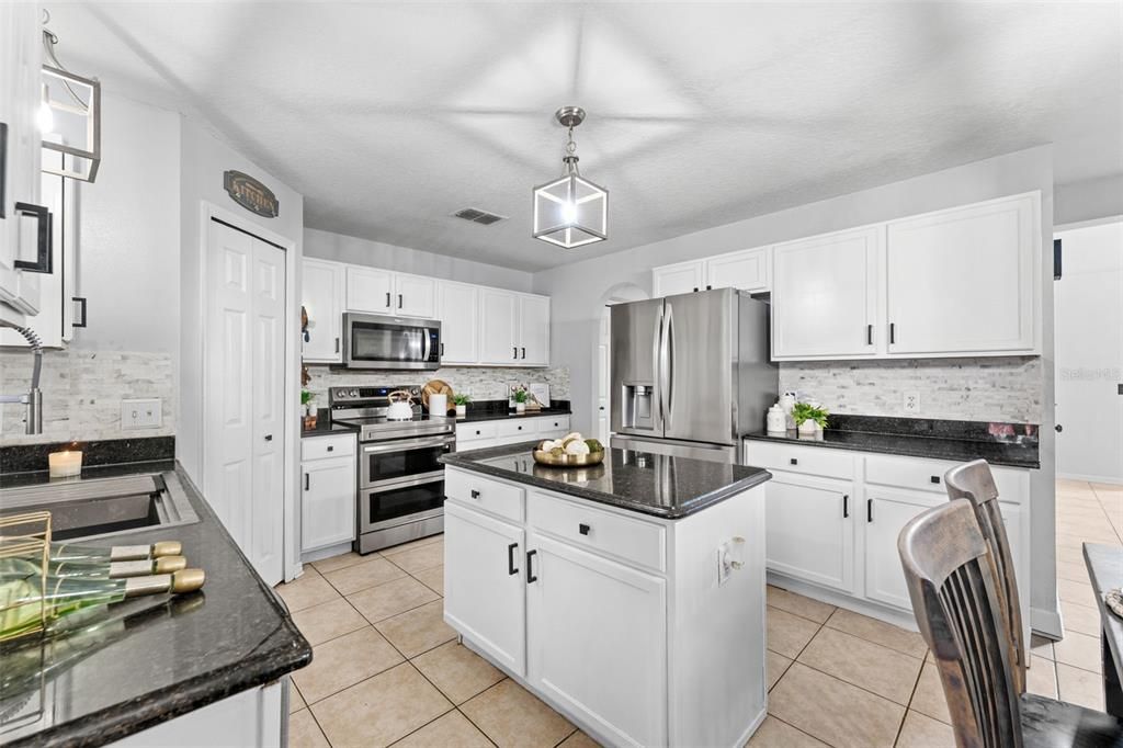 En Venta: $419,000 (5 camas, 2 baños, 3072 Pies cuadrados)