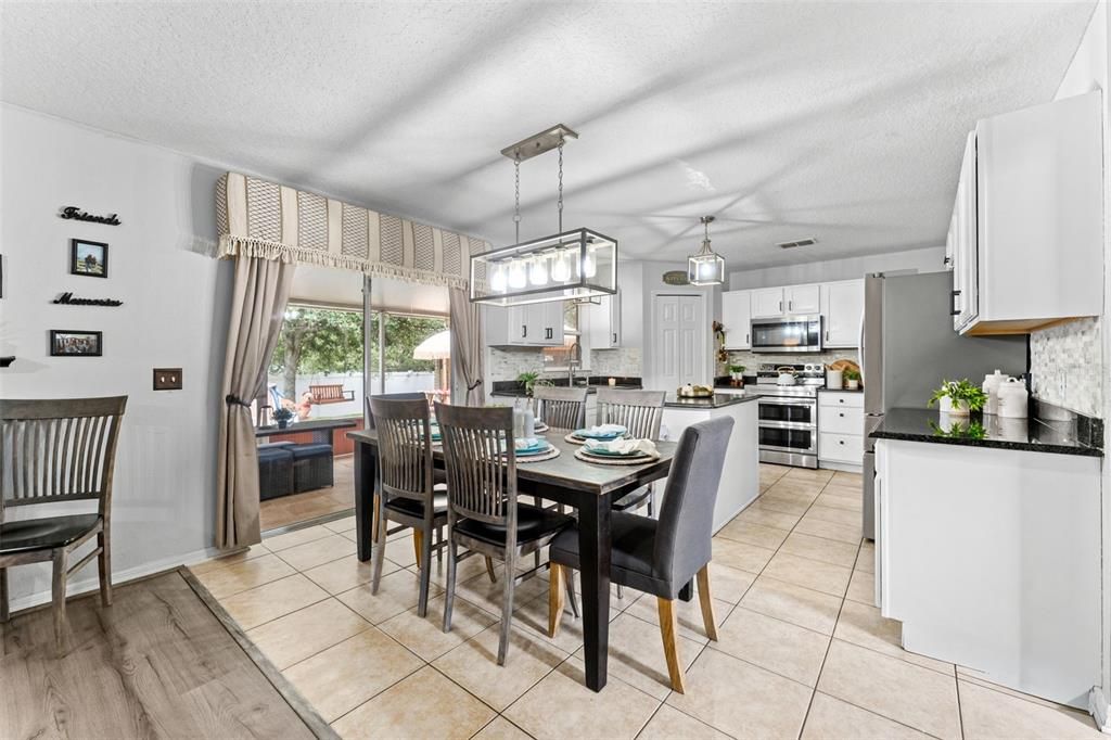 En Venta: $419,000 (5 camas, 2 baños, 3072 Pies cuadrados)